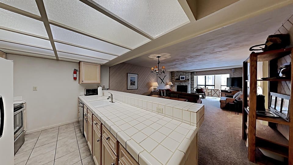 Full Kitchen To Make Family Meals Off The Mountain