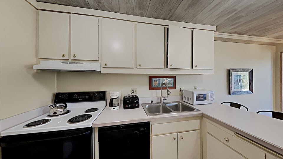 Full Kitchen for Meals at Home
