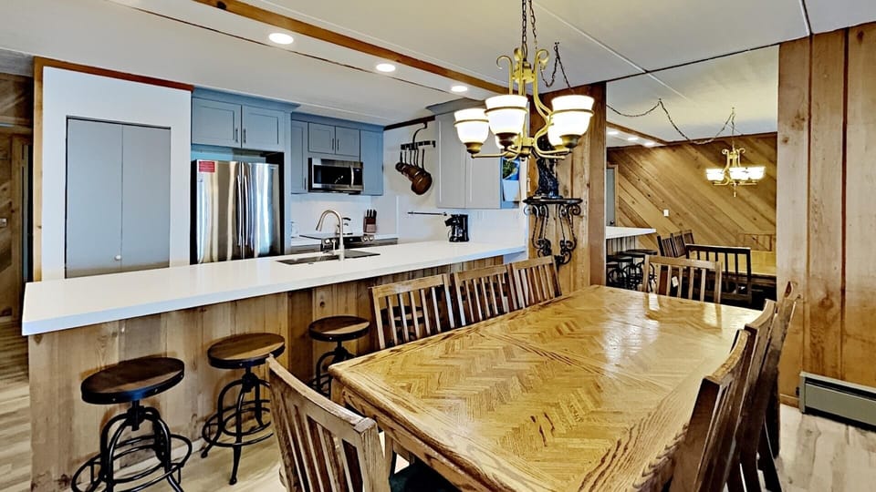 Full Dining Room And Bar Seating