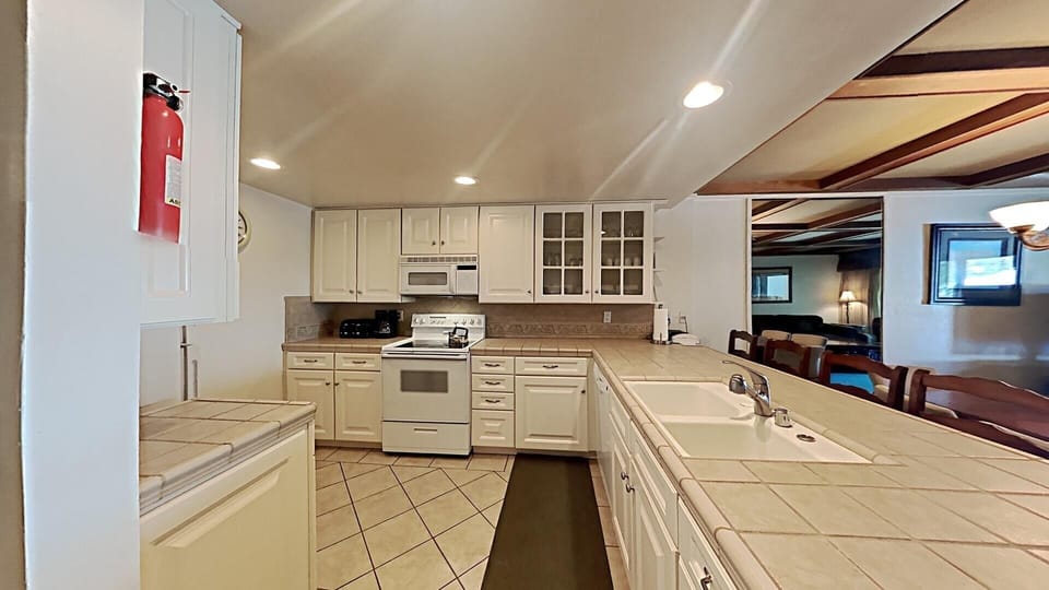 Full Size Kitchen to Make Holiday Meals