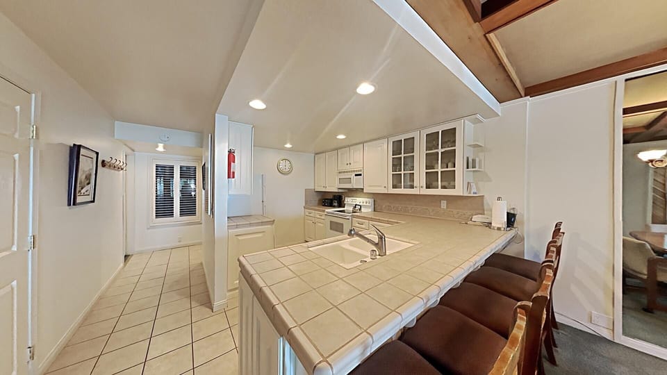 Fully Equipped Kitchen for Meals Off the Mountain
