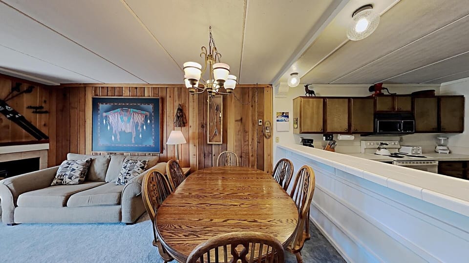 Dining Area for 6 Guests