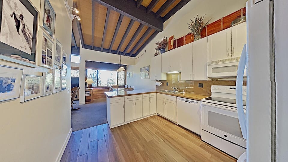 Indoors, Flooring, Building, Room, Loft