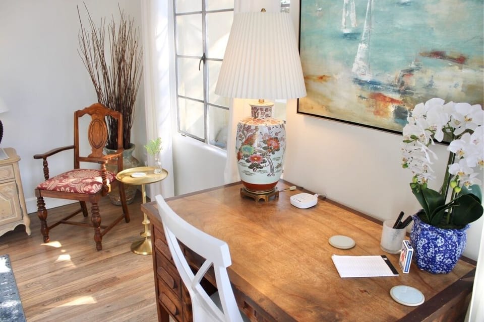 Suite 1 Desk for a Quick Study, Paperwork