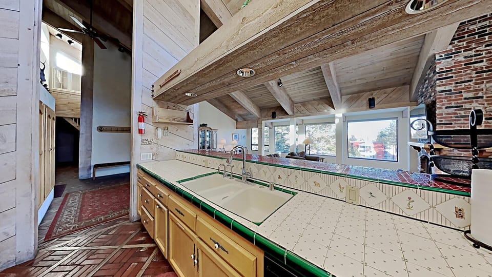 Indoors, Sink, Floor, Architecture, Building