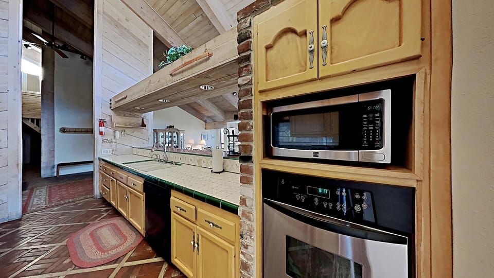 Indoors, Appliance, Microwave, Oven, Kitchen