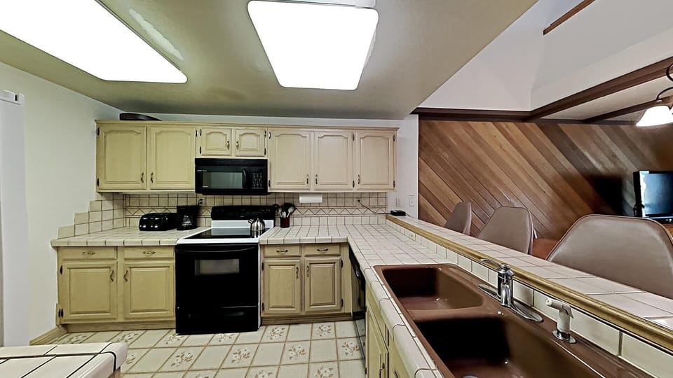 Full Kitchen For Family Meals