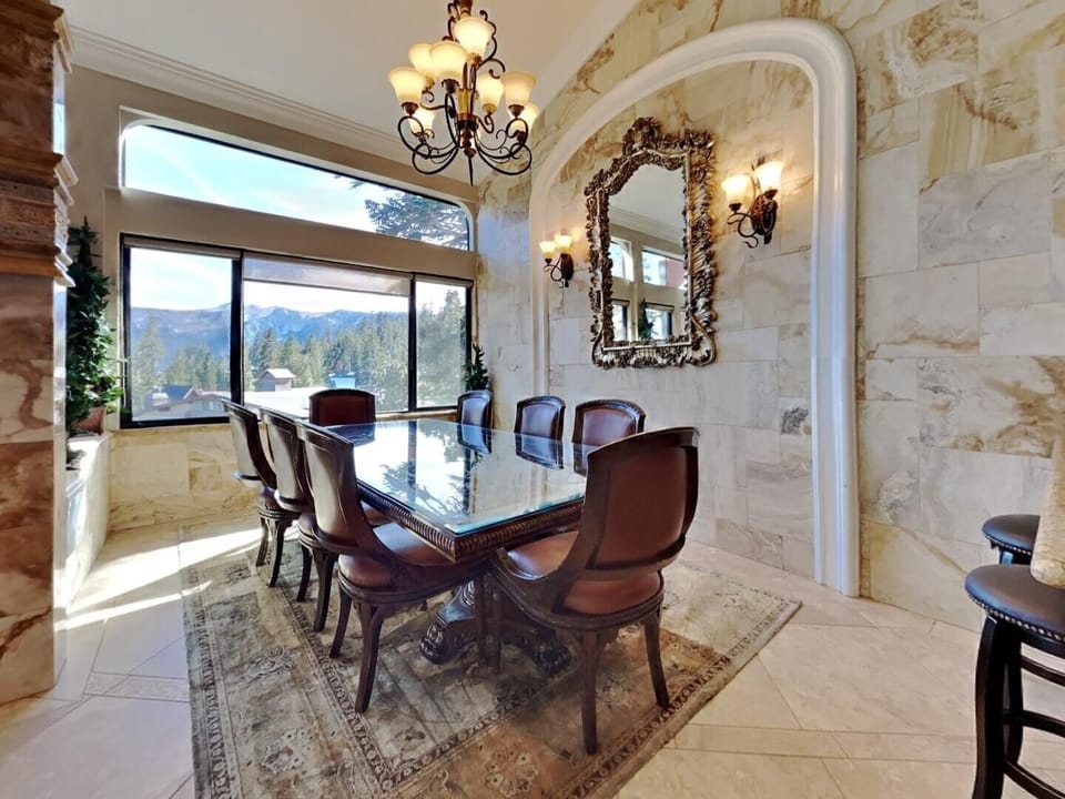 Full Dining for Meals and Workcations