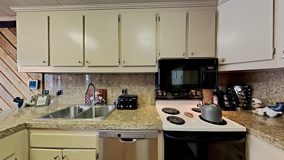 Spacious and Open Kitchen for Preparing Full Meals