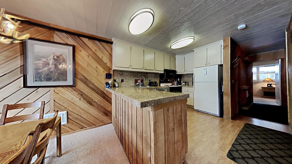 Spacious and Open Kitchen for Preparing Full Meals