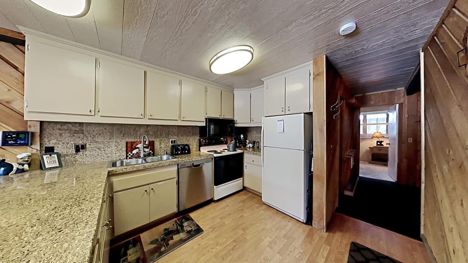 Spacious and Open Kitchen for Preparing Full Meals