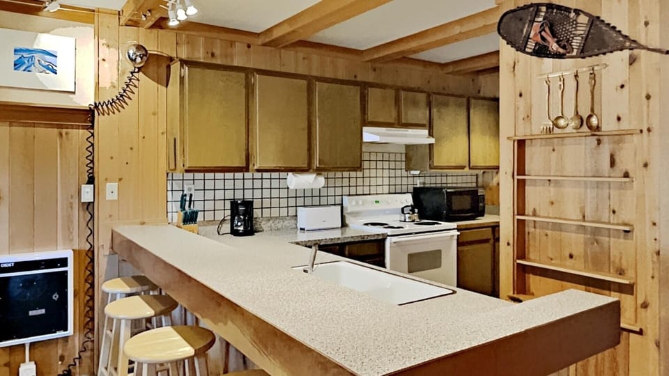 Screen, Room, Indoors, Kitchen, Microwave