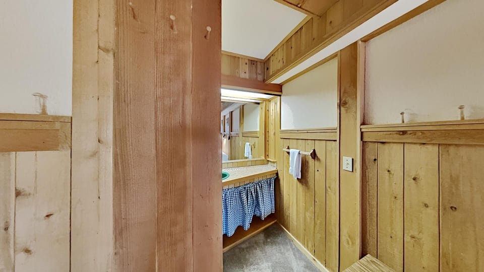 1st Bedroom With Sink In Room