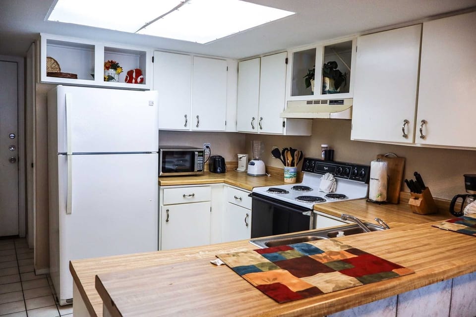 Indoors, Kitchen, Home Decor, Refrigerator, Microwave