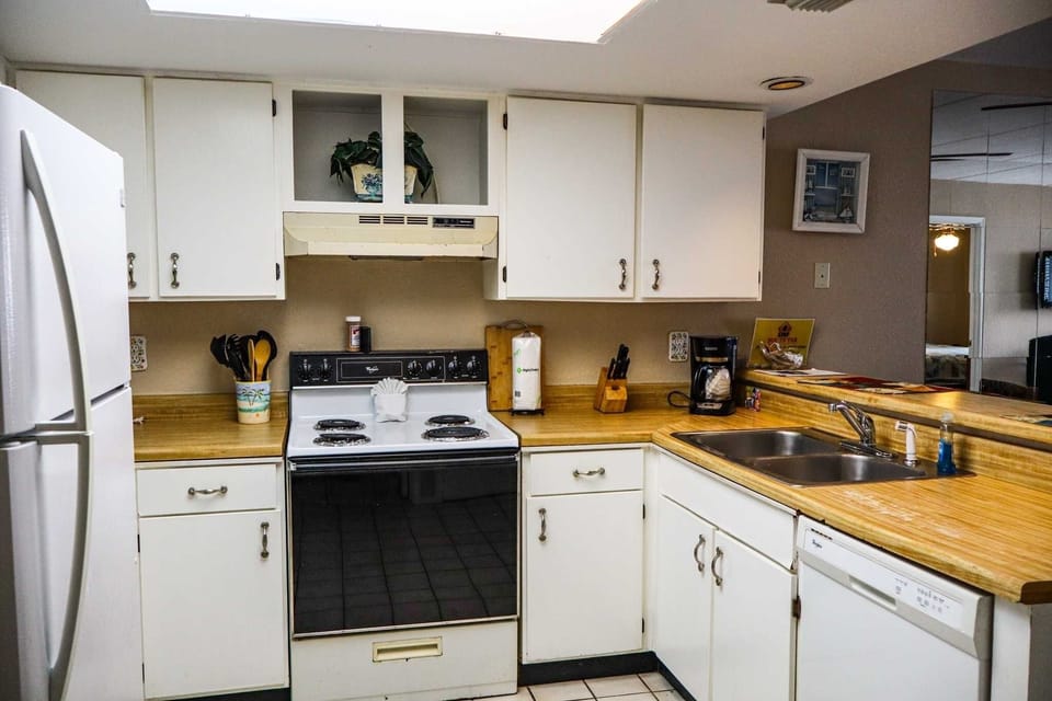 Indoors, Kitchen, Refrigerator, Sink, Sink Faucet