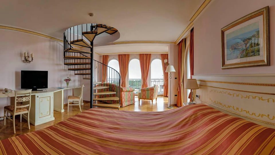 Junior Room | Hypo-allergenic bedding, minibar, in-room safe, individually decorated