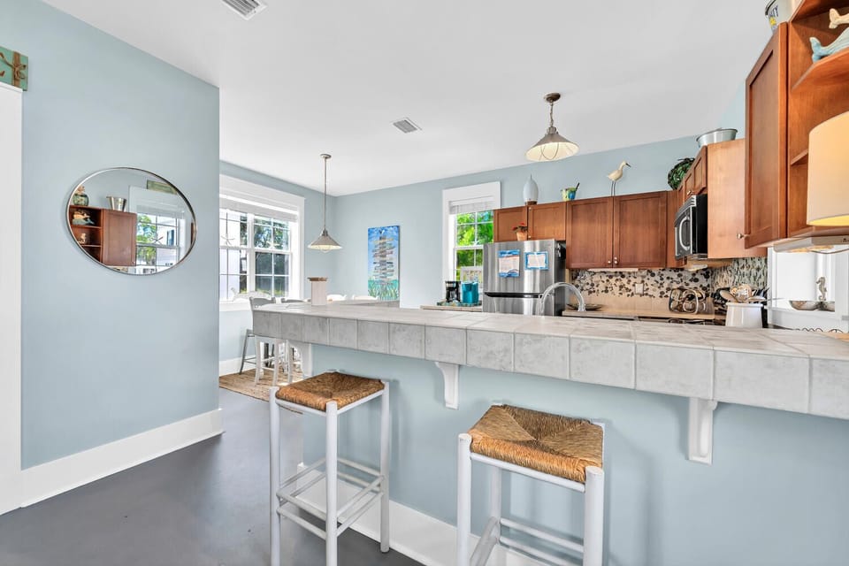 Eat-in bar seating
