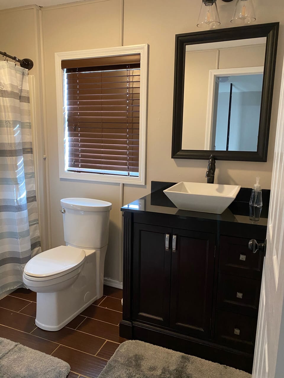 Upstairs Full bath 
