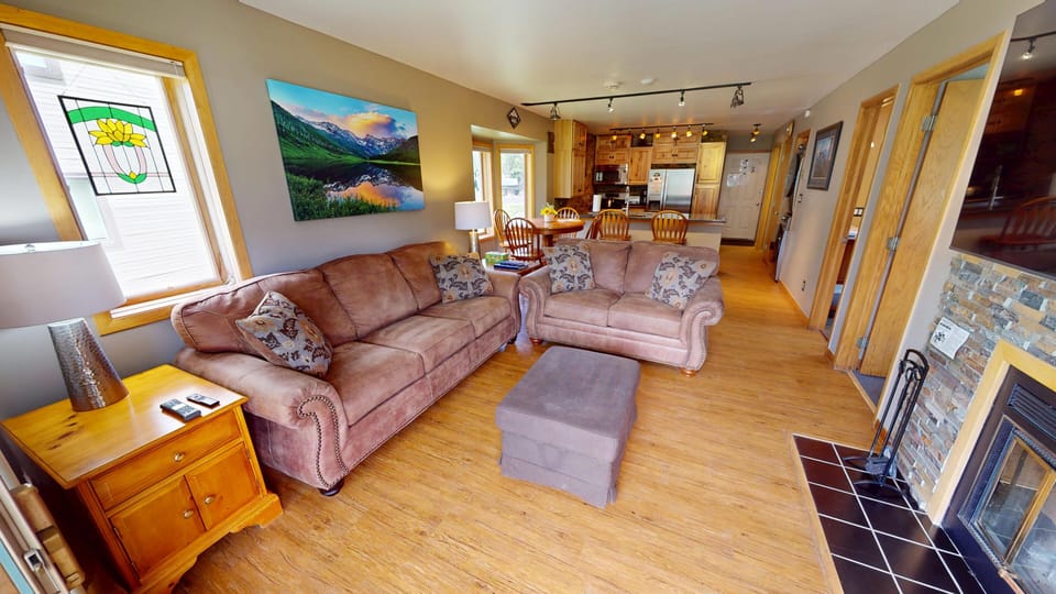 Beautiful, Spacious Pet Friendly Unit - Beautiful, Spacious Pet Friendly Unit