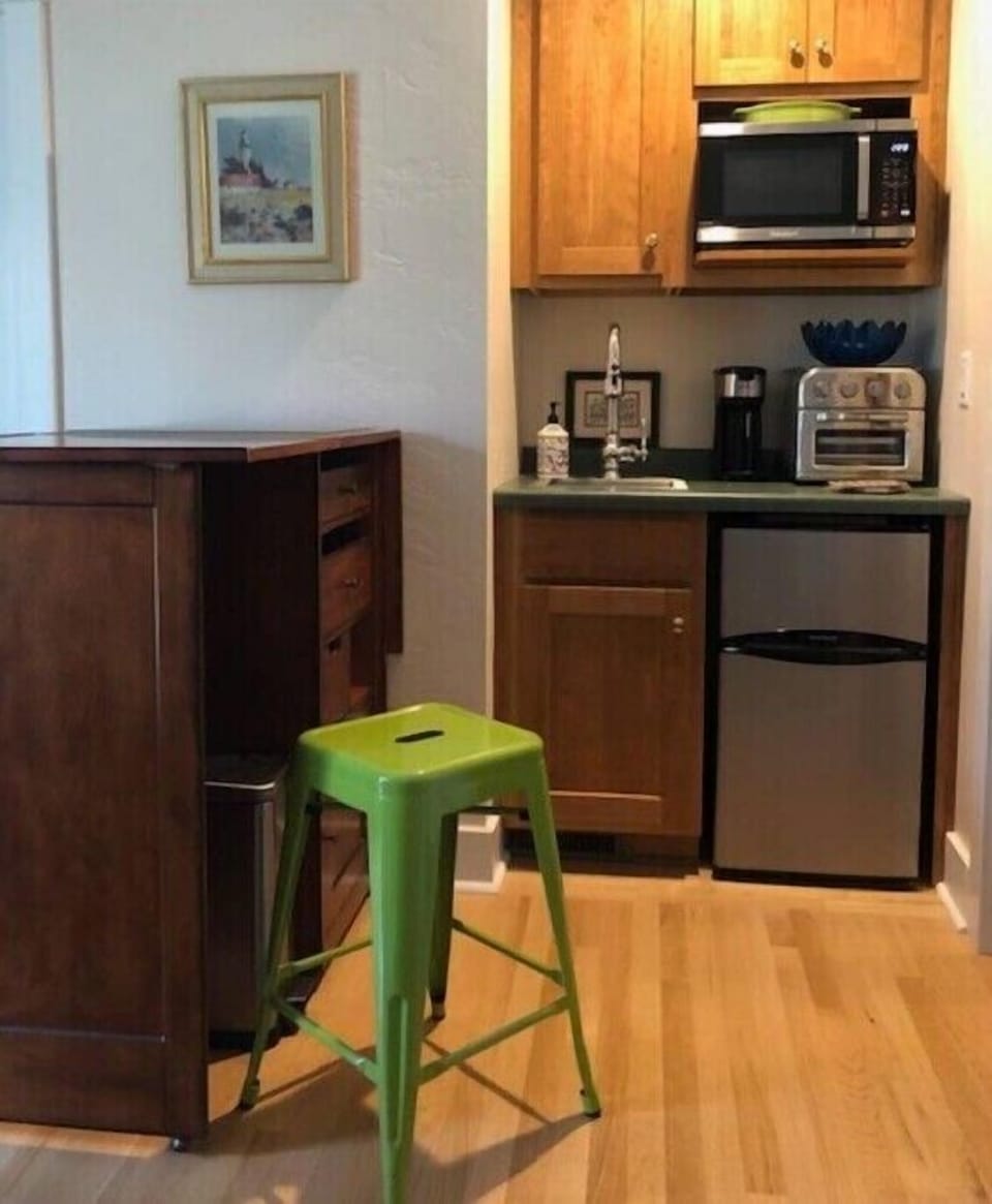 The kitchenette with everything you need and more! Something missing? Just ask!