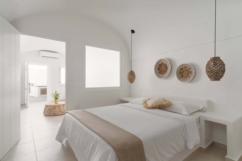Luxury Villa, 2 Bedrooms, Hot Tub, Executive Level | Premium bedding, in-room safe, individually decorated
