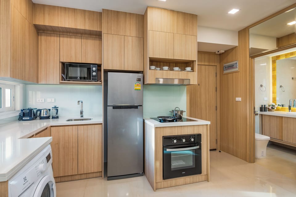 City Garden Tower 2317 -Sea View | City View | Mountain View | Swimming Pool | Private kitchen | Full-size fridge, microwave, oven, stovetop