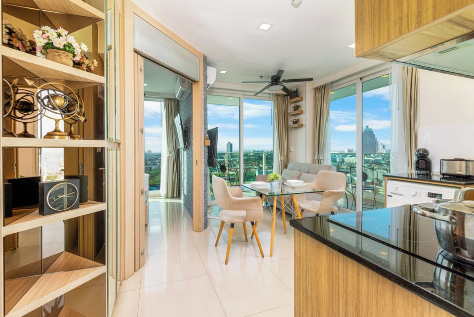 City Garden Tower 2317 -Sea View | City View | Mountain View | Swimming Pool | Living area | 41-inch LED TV with satellite channels, TV