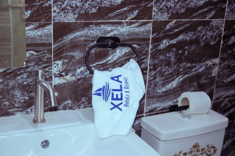 Exclusive Room | Bathroom | Rainfall showerhead, free toiletries, towels