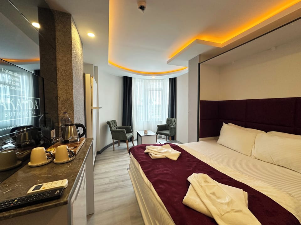Deluxe Room, 1 Queen Bed, Non Smoking, Air conditioning | Egyptian cotton sheets, premium bedding, down comforters, free minibar
