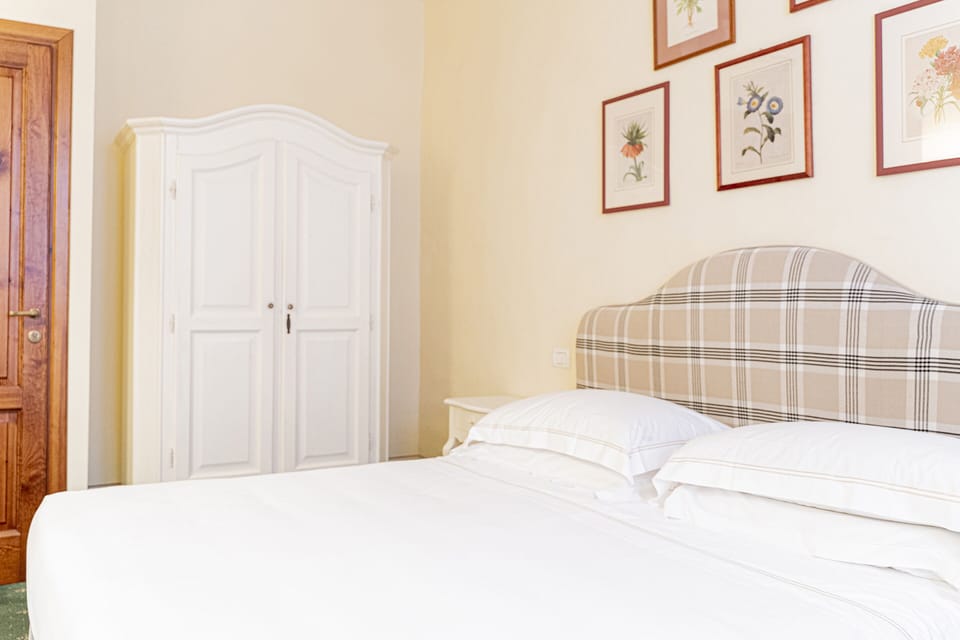 Deluxe Double Room (22) | Minibar, in-room safe, free WiFi, bed sheets