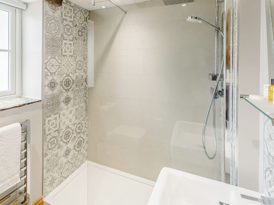 En-suite | Alton Hall Cottage, Alton, nr Chesterfield