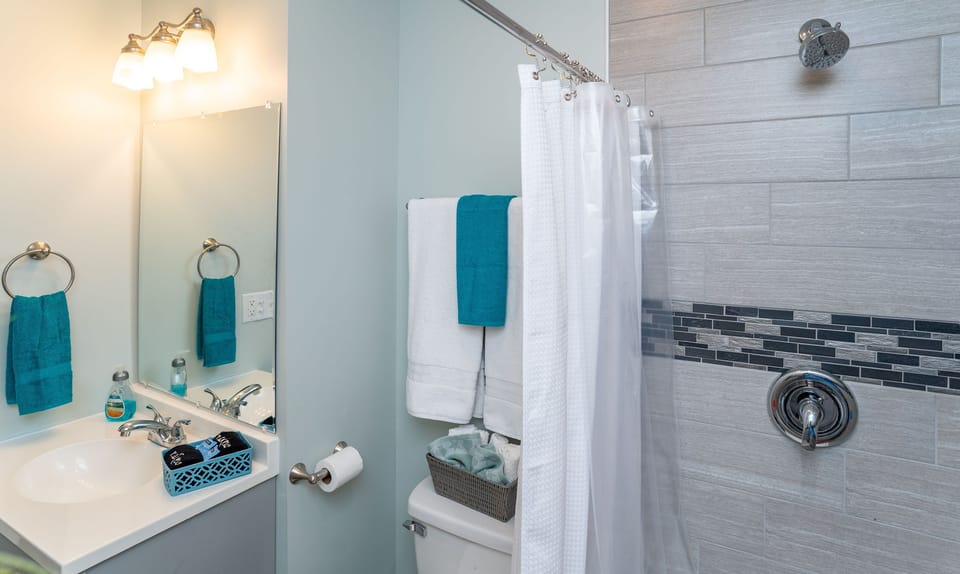 Ensuite Master Bath - "Makeup towels" provided