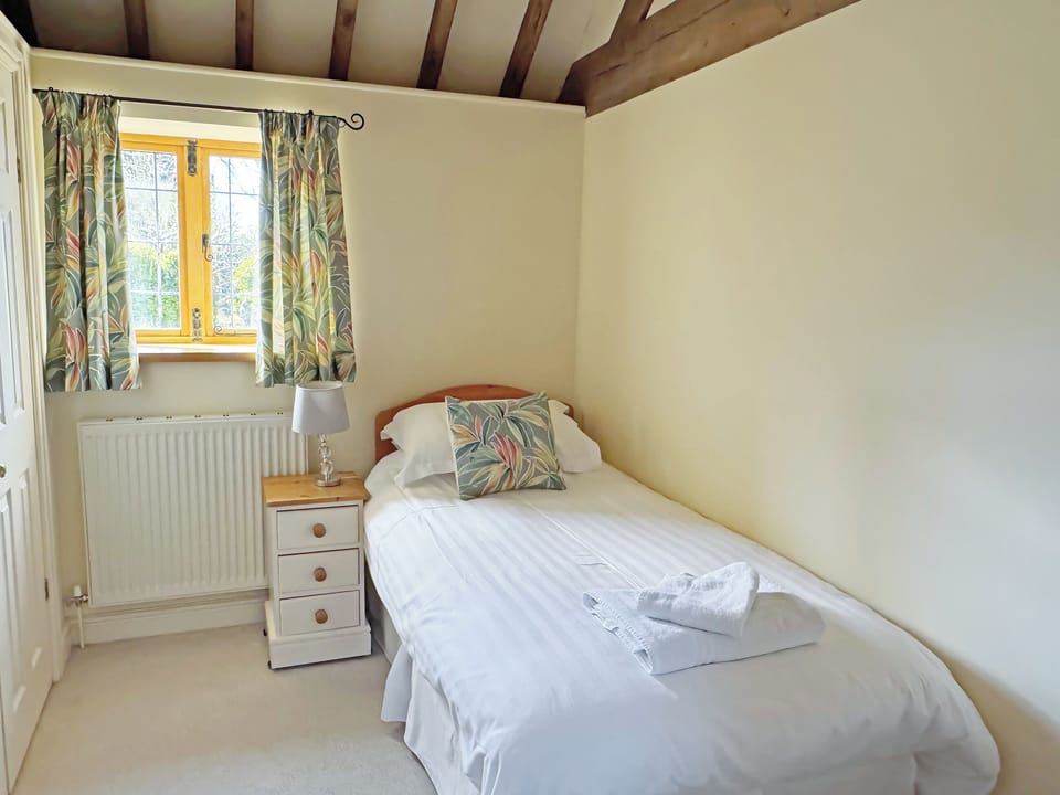 Single bedroom | Talog Barn - Hafod Talog Barns, Tregynon