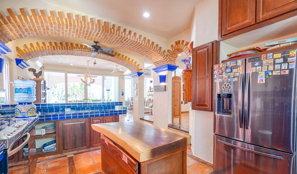 Fully equipped modern kitchen