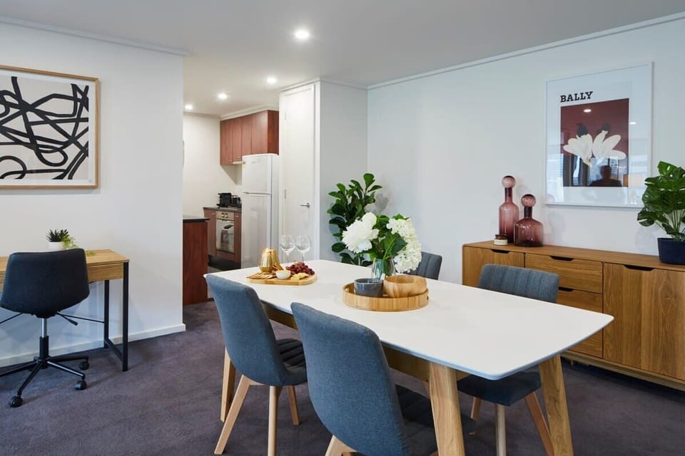 Six person dining sitting-