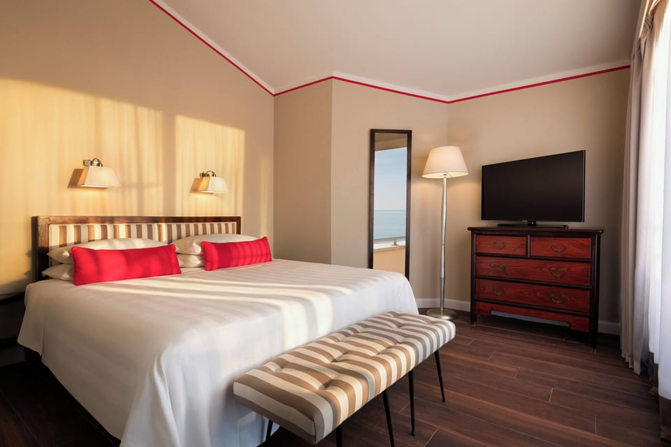 Suite, Sea View | Frette Italian sheets, premium bedding, down comforters, pillowtop beds