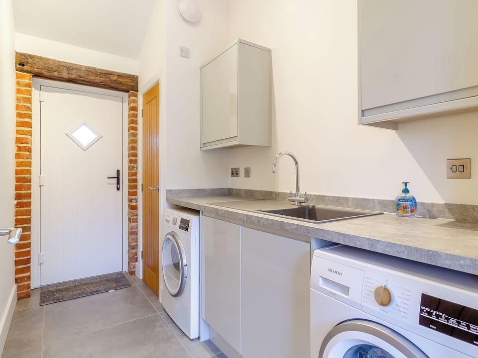 Utility room | Skylark Barn - Goldfinch Barns, Swaffham