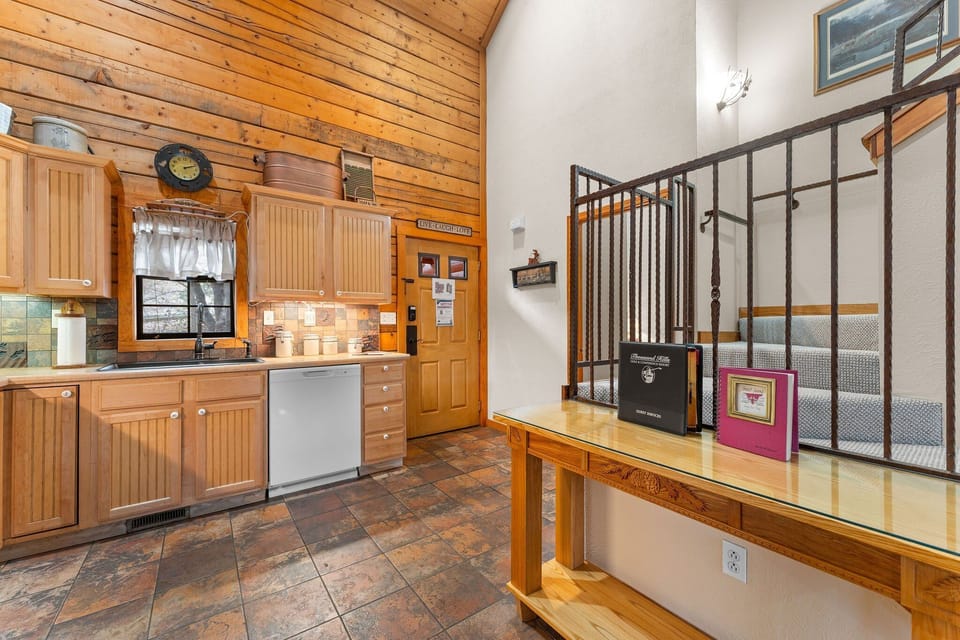 Full Kitchen with All Major Appliances