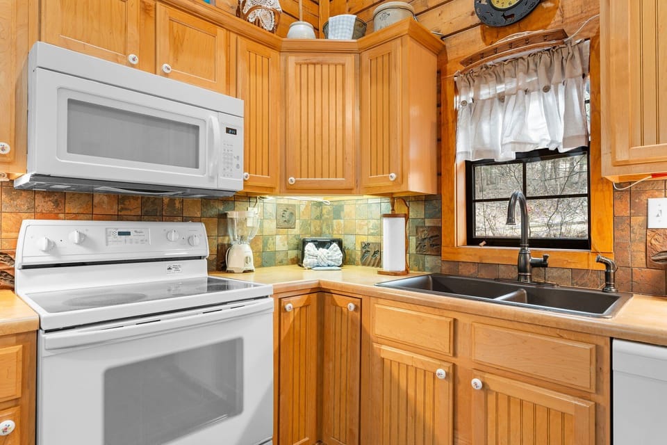 Full Kitchen with All Major Appliances