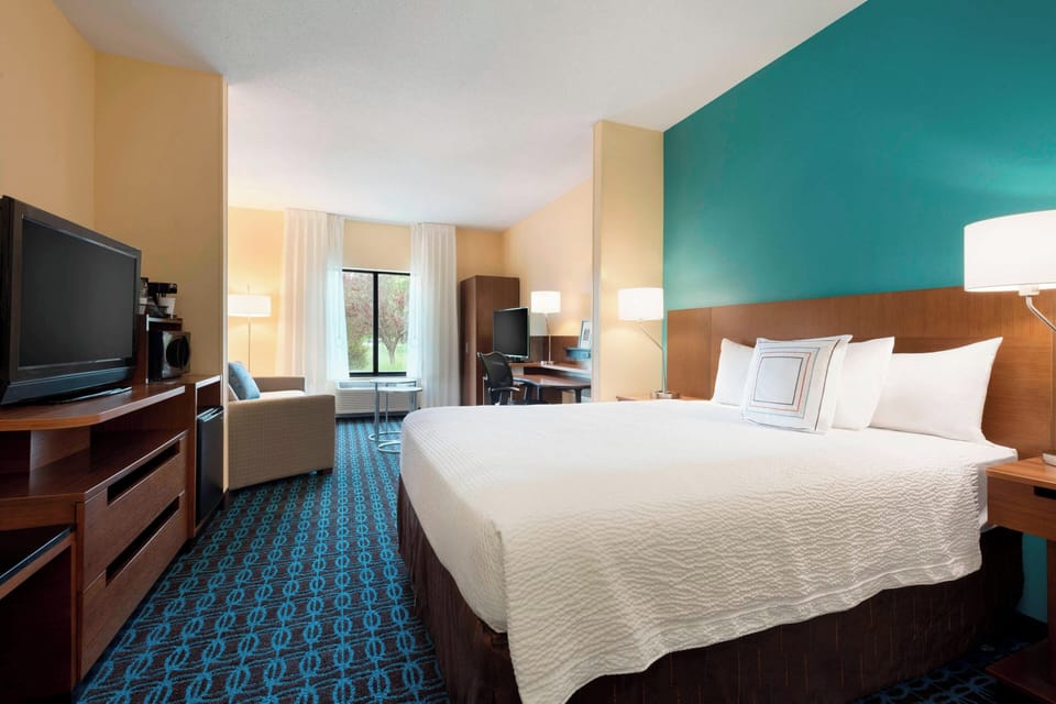 Premium bedding, in-room safe, desk, blackout drapes