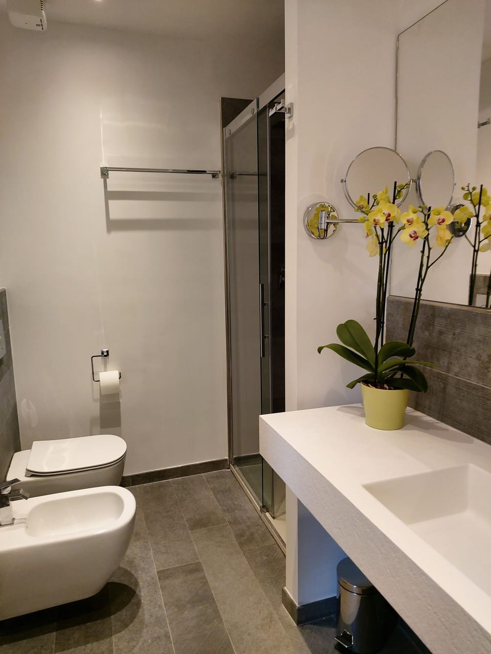 Double Room | Bathroom | Shower, free toiletries, hair dryer, slippers