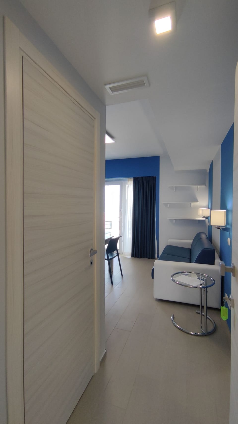 Deluxe Studio | Minibar, laptop workspace, blackout drapes, soundproofing