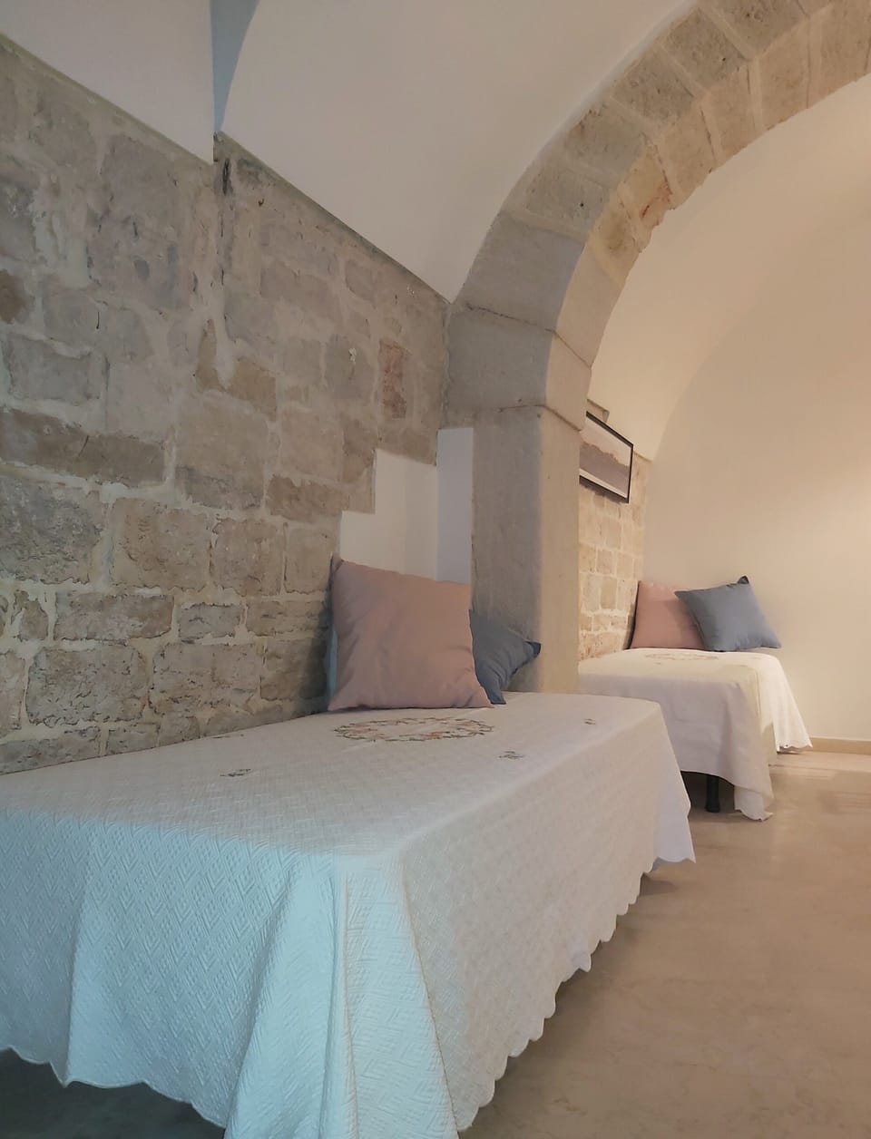 Free cribs/infant beds, free WiFi, bed sheets