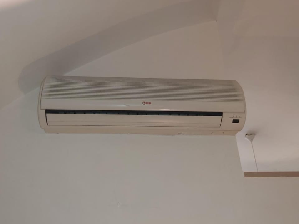 Free cribs/infant beds, free WiFi, bed sheets