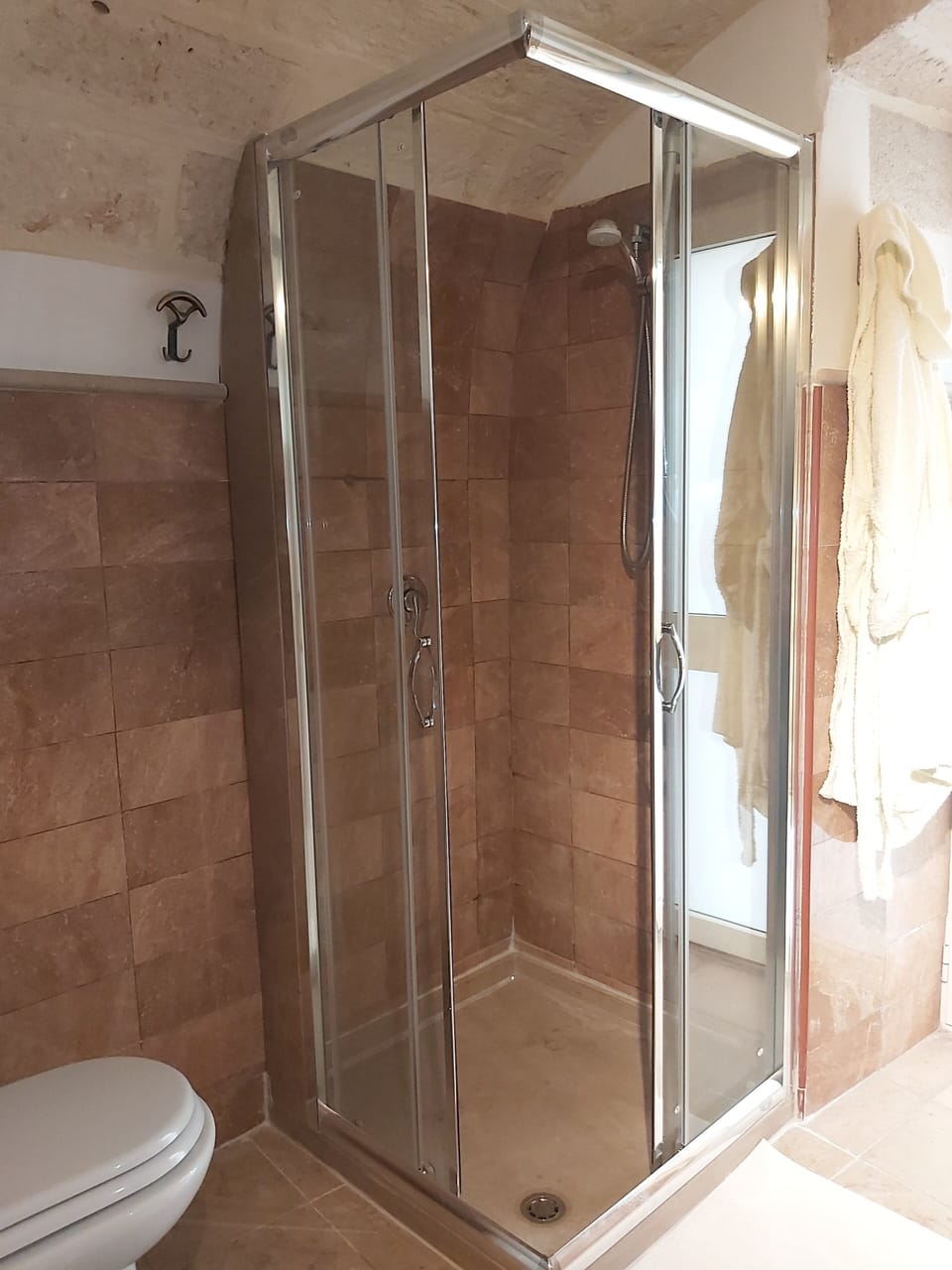 Premium Double Room | Bathroom | Shower, rainfall showerhead, free toiletries, hair dryer