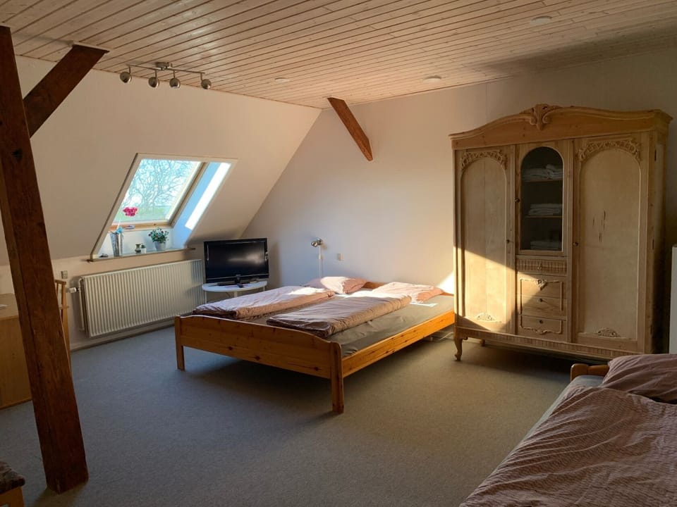 Family Quadruple Room | Free WiFi, bed sheets