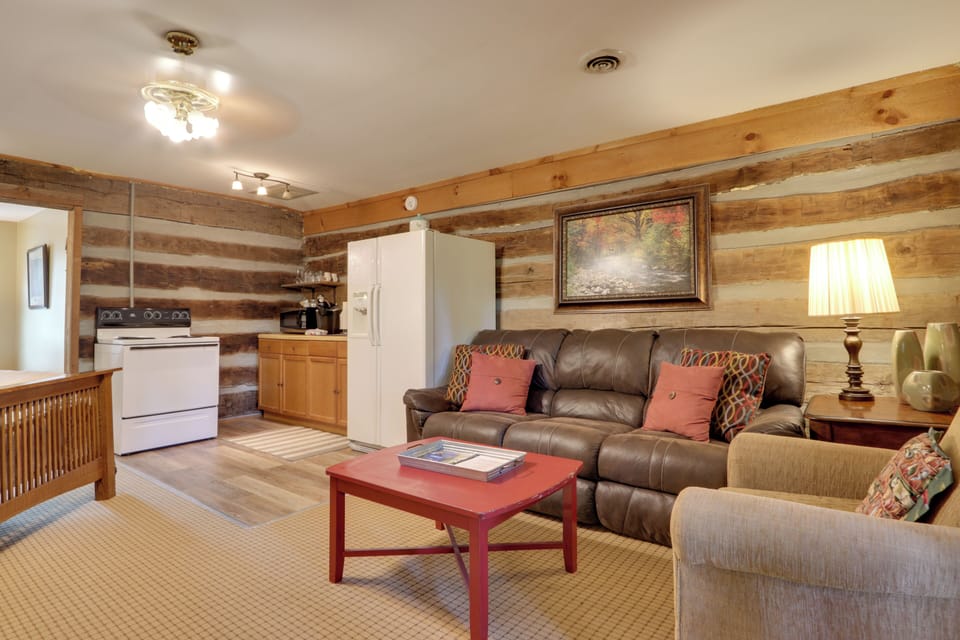 Living Room | Free WiFi | Central A/C & Heat