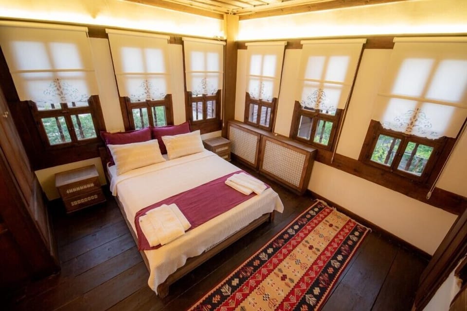 Standard Double Room | Free WiFi, bed sheets
