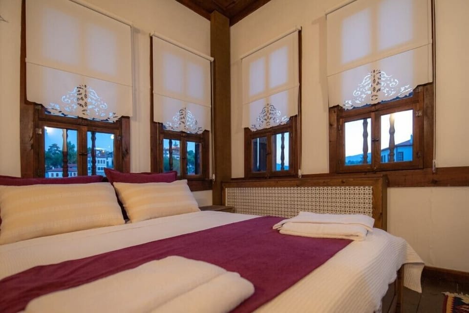 Standard Double Room | Free WiFi, bed sheets