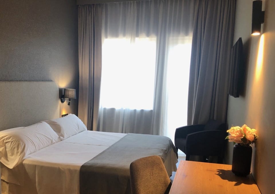 Down comforters, minibar, in-room safe, desk